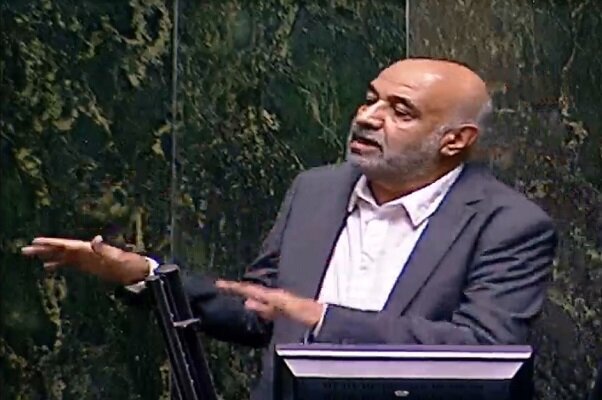 لحظه به لحظه از بررسی صلاحیت وزرای پیشنهادی دولت چهاردهم؛ نوبت عصر| نماینده مخالف وزیر پیشنهادی بهداشت: او در حمایت از اغتشاشات بیانیه امضاء کرده است!