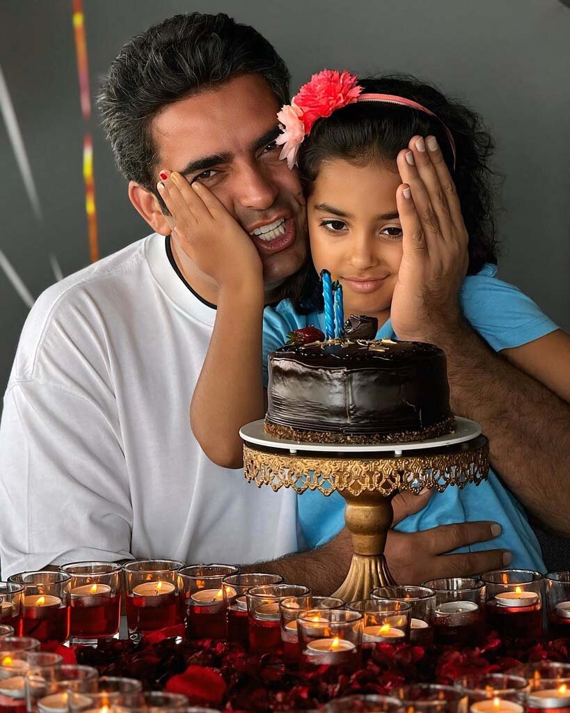تصاویر خاص منوچهر هادی و دخترش در تولد ۵۲ سالگیش