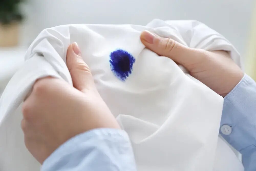 لکه جوهر خودکار چگونه از روی لباس پاک میشود ؟ | بهترین روش از بین بردن لکه جوهر خودکار از روی لباس