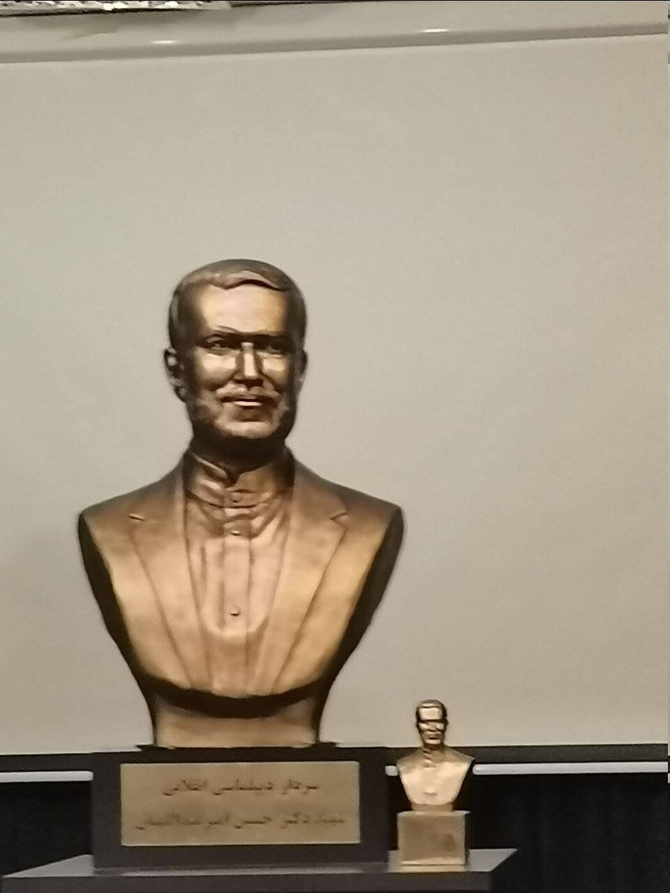 رونمایی از تندیس شهید امیرعبداللهیان + تصاویر | شهید هنیه به دکتر امیرعبداللهیان میگفتند که شما وزیر امور خارجه مقاومت هستید