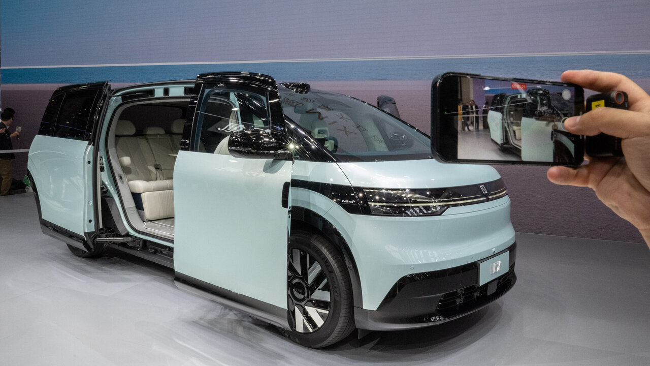 استقرار روباتهای انساننما در کارخانههای چین