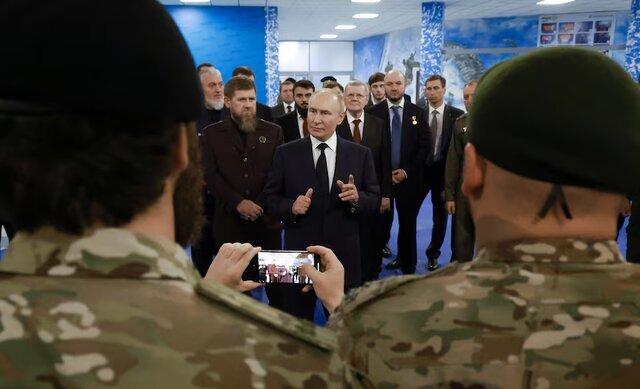 تصاویر سفر پس از ۱۳ سال | پوتین به داوطلبان مسلمان: تا مردانی مانند شما داریم، شکستناپذیریم