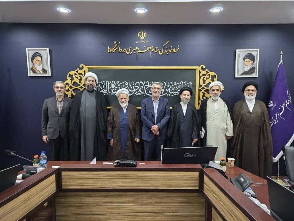 دیدار دکتر ظفرقندی وزیر بهداشت پیشنهادی دولت پزشکیان با معاون بین الملل دفتر مقام معظم رهبری | عکس