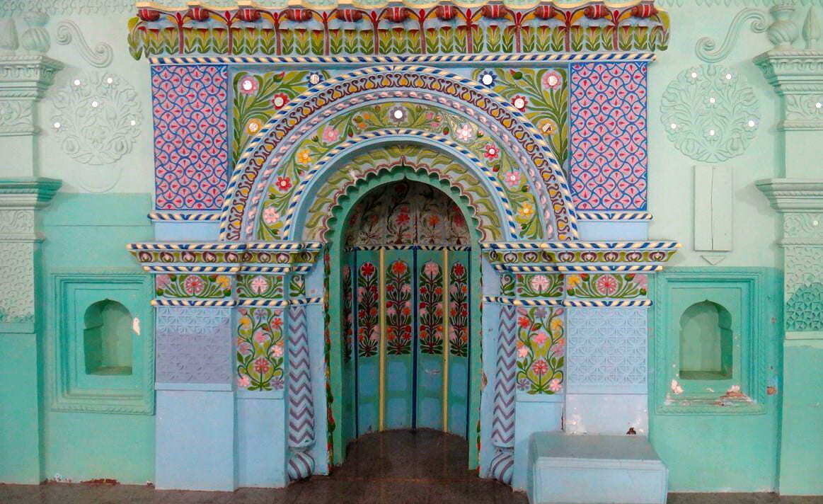 آتشکدههایی که تبدیل به مسجد شدند | دلیل شهرت مسجد صورتی چیست؟