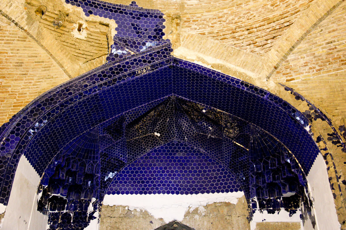 آتشکدههایی که تبدیل به مسجد شدند | دلیل شهرت مسجد صورتی چیست؟