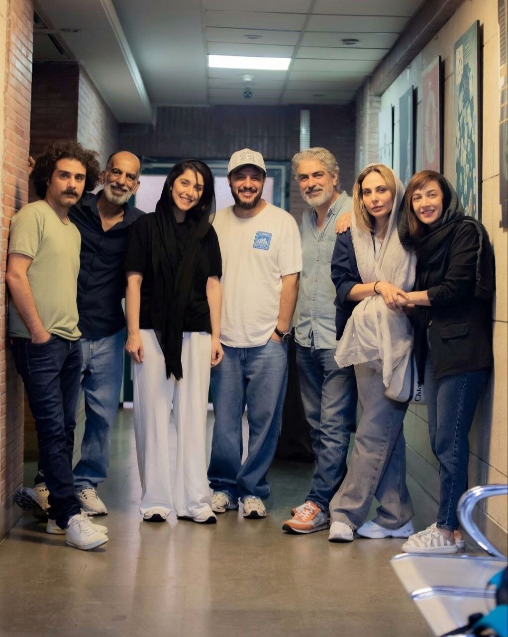 عاشقانه های خانم بازیگر و همسرش در پشت صحنه یک تئاتر | تصاویر