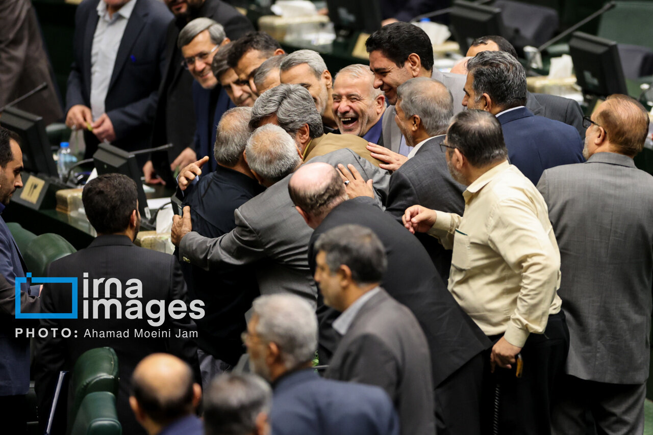 همه اتفاق هایی که در آخرین جلسه بررسی صلاحیت وزرای پیشنهادی دولت افتاد | لحظه مهم شمارس آرا توسط نمایندگان | تصاویر