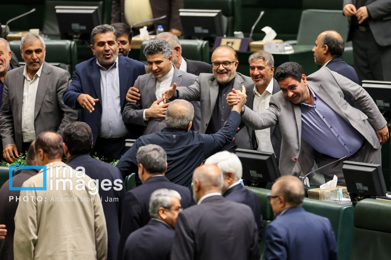 همه اتفاق هایی که در آخرین جلسه بررسی صلاحیت وزرای پیشنهادی دولت افتاد | لحظه مهم شمارس آرا توسط نمایندگان | تصاویر