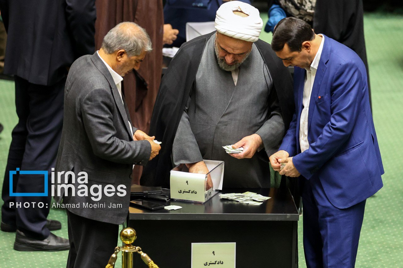 همه اتفاق هایی که در آخرین جلسه بررسی صلاحیت وزرای پیشنهادی دولت افتاد | لحظه مهم شمارس آرا توسط نمایندگان | تصاویر