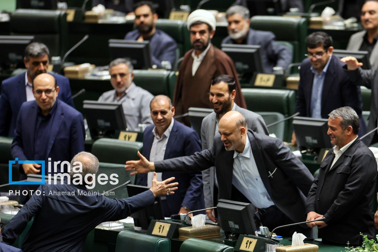 همه اتفاق هایی که در آخرین جلسه بررسی صلاحیت وزرای پیشنهادی دولت افتاد | لحظه مهم شمارس آرا توسط نمایندگان | تصاویر