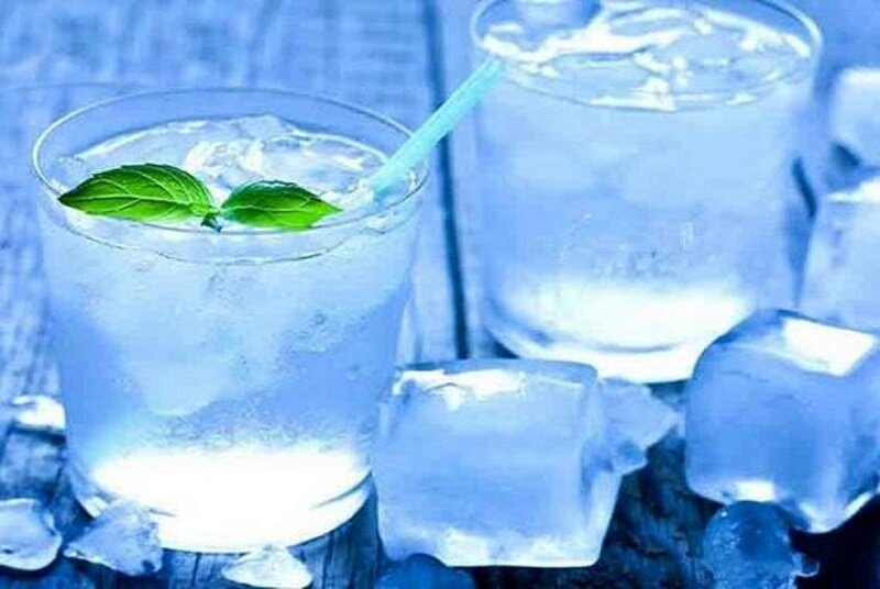 جرعهجرعه یا یکباره؟؛ اصول صحیح نوشیدن آب در فصل گرما