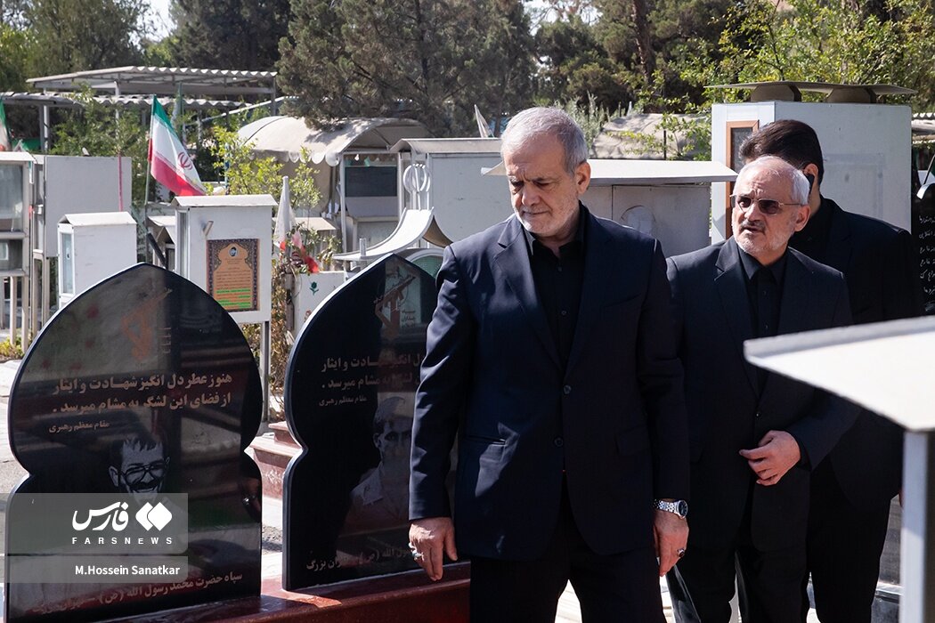 از استقبال سیدحسن خمینی تا حضور بر مزار شهید رئیسی+ تصاویر | تجدید میثاق اعضای هیئت دولت با آرمانهای امام(ره)