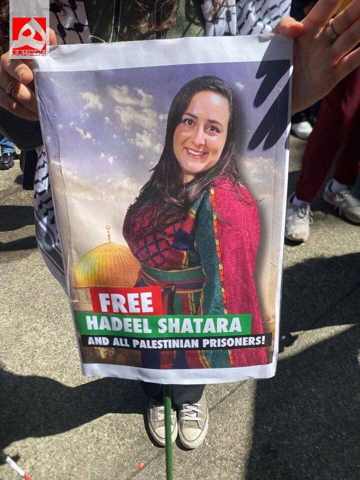 تصاویر دانشجویان دختر اسیر فلسطینی در دست تظاهرات کنندگان آمریکایی