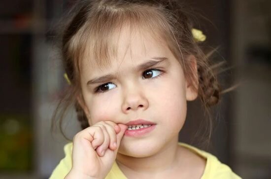 چند راهکار برای درمان ناخن جویدن در کودکان