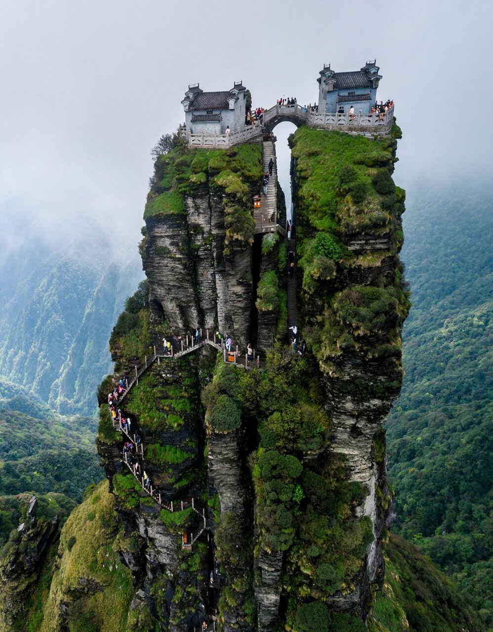 عبادتگاههای عجیب دنیا را ببینید