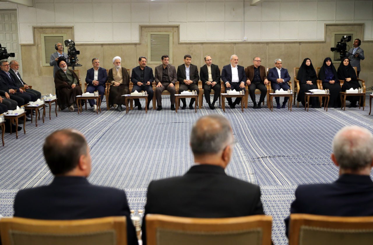 تصاویر اولین دیدار اعضای هیئت دولت چهاردهم با رهبر انقلاب