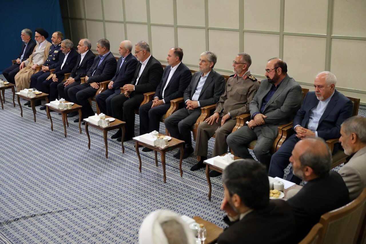 زاکانی و ظریف در دیدار هیات دولت با رهبر معظم انقلاب | عکس