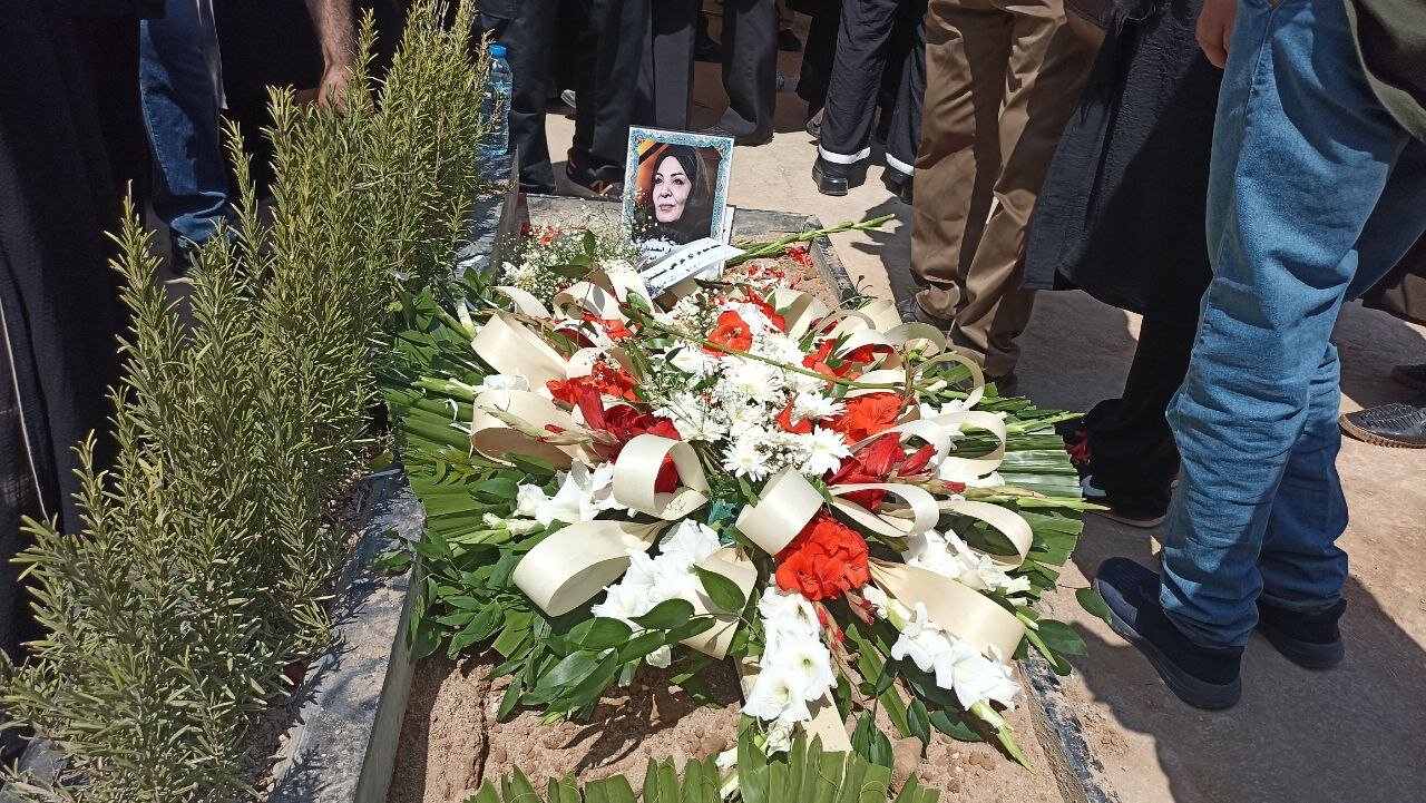 چهره هایی که برای وداع با پیکر زهره حمیدی آمدند | خداحافظی تلخ همسر خانم بازیگر | تصاویر