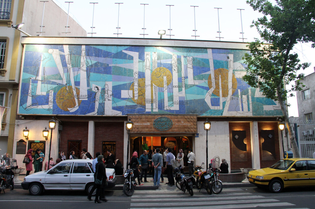 اینجا جذابترین و فاخرترین نمایشهای ایران روی صحنه رفت | پاتوق شیفتگان تئاتر