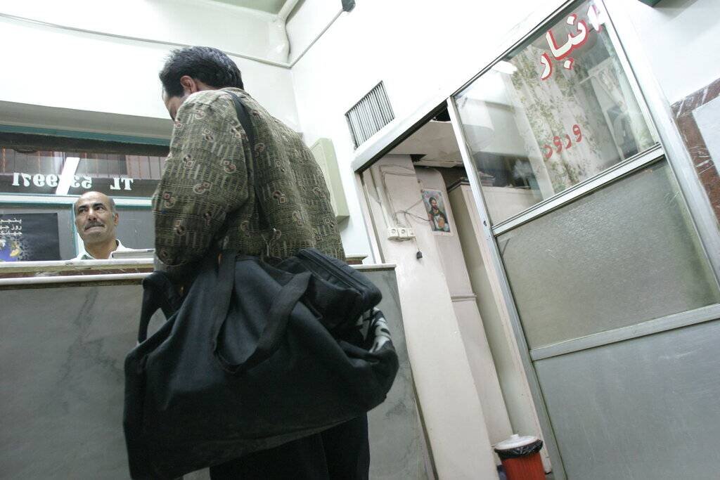 بلبلها و مسافران مهتاب در میدان راهآهن