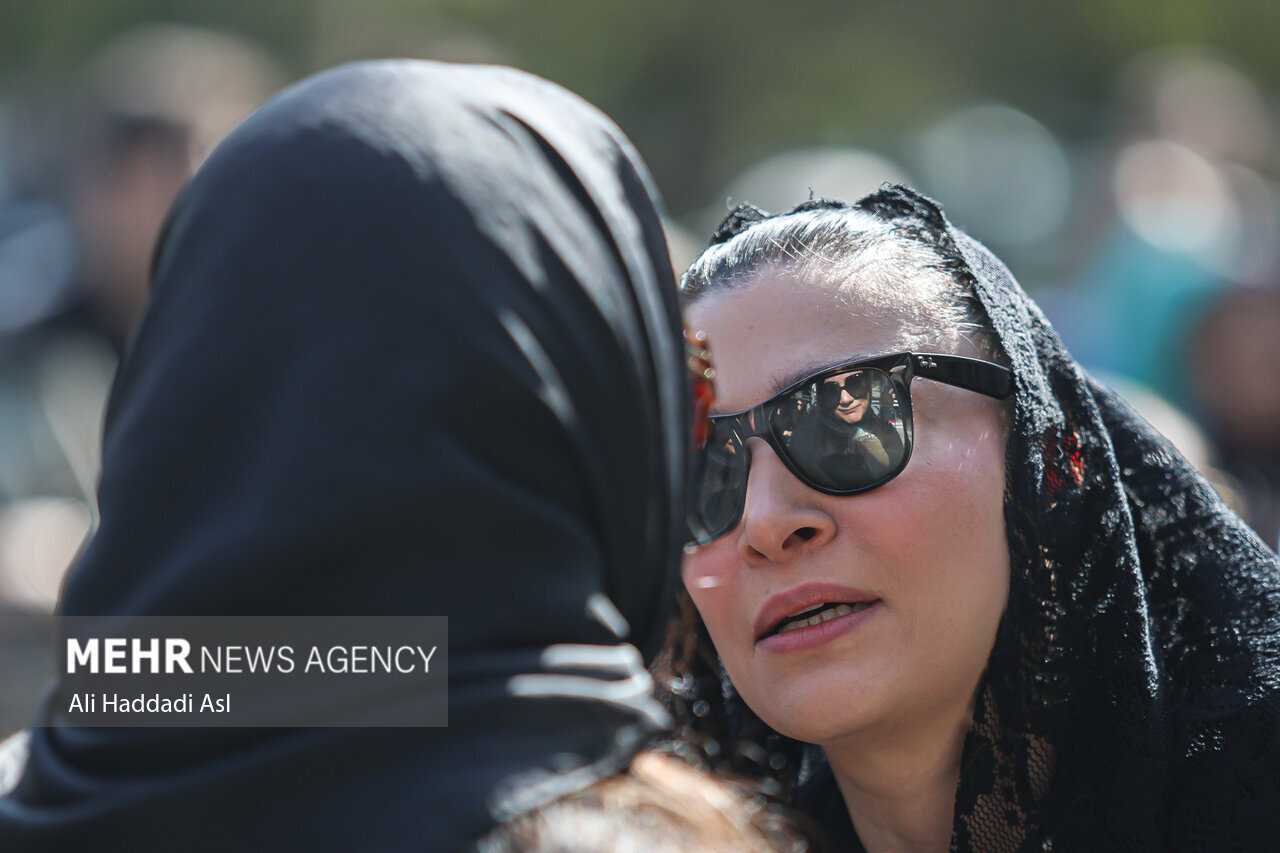 تصاویری از اندیشه فولادوند در مراسم وداع با پیکر محمدعلی بهمنی