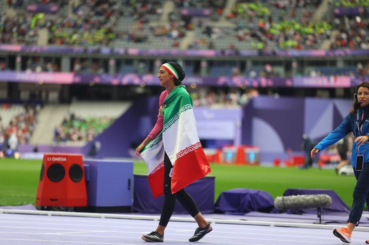 گریه شادی هاجر صفرزاده پس از کسب مدال نقره در پاریس | عکس