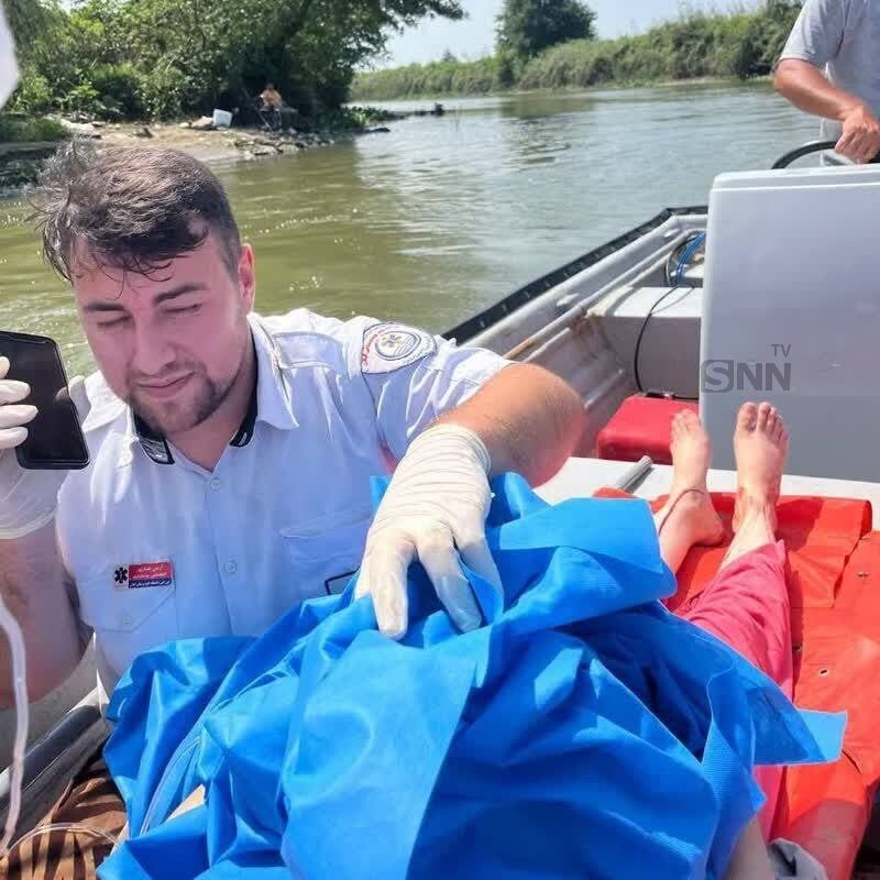 تولد نوزاد عجول در قایق امدادی هلالاحمر | ویدئو