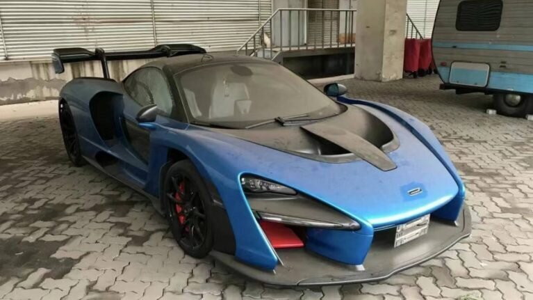 ماجرای این خودروهای لوکس خاکگرفته در دبی چیست؟ / عکس