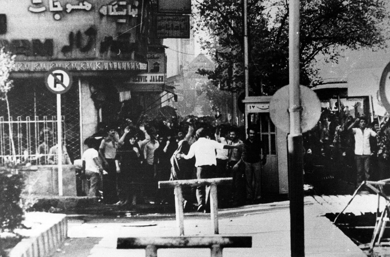 از توزیع اعلامیه در مدرسه تا پرتاپ کوکتل مولوتف در ۱۷ شهریور