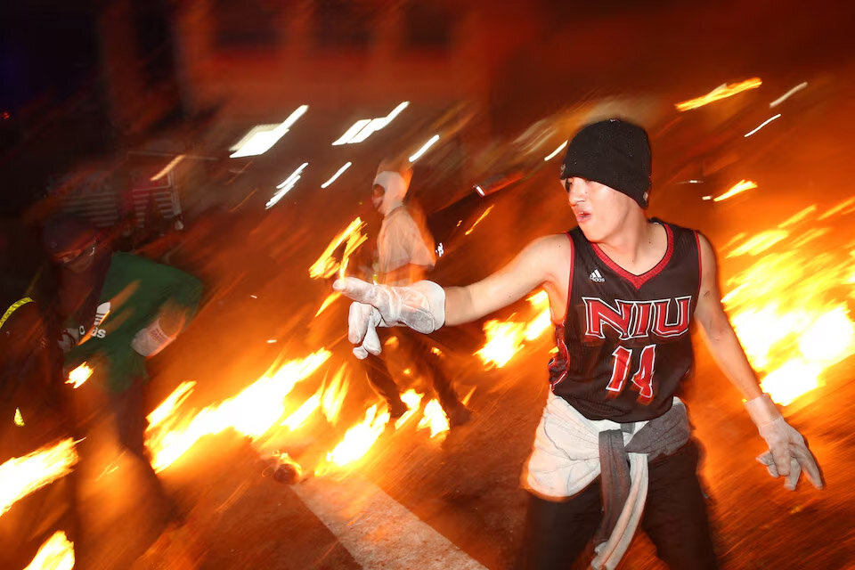 جشن گلولههای آتشین در السالوادور