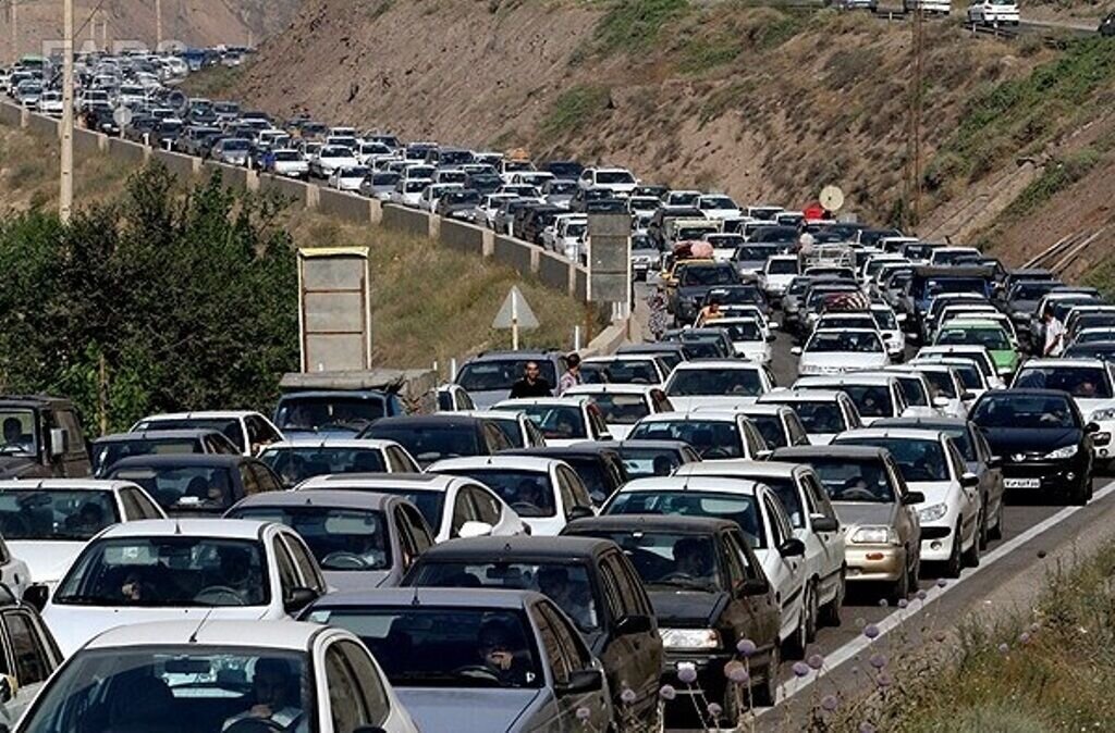 آخرین وضعیت ترافیکی جاده های کشور | ترافیک سنگین در برخی مقاطع محورهای شمالی؛ اعلام مسیرهای مسدود