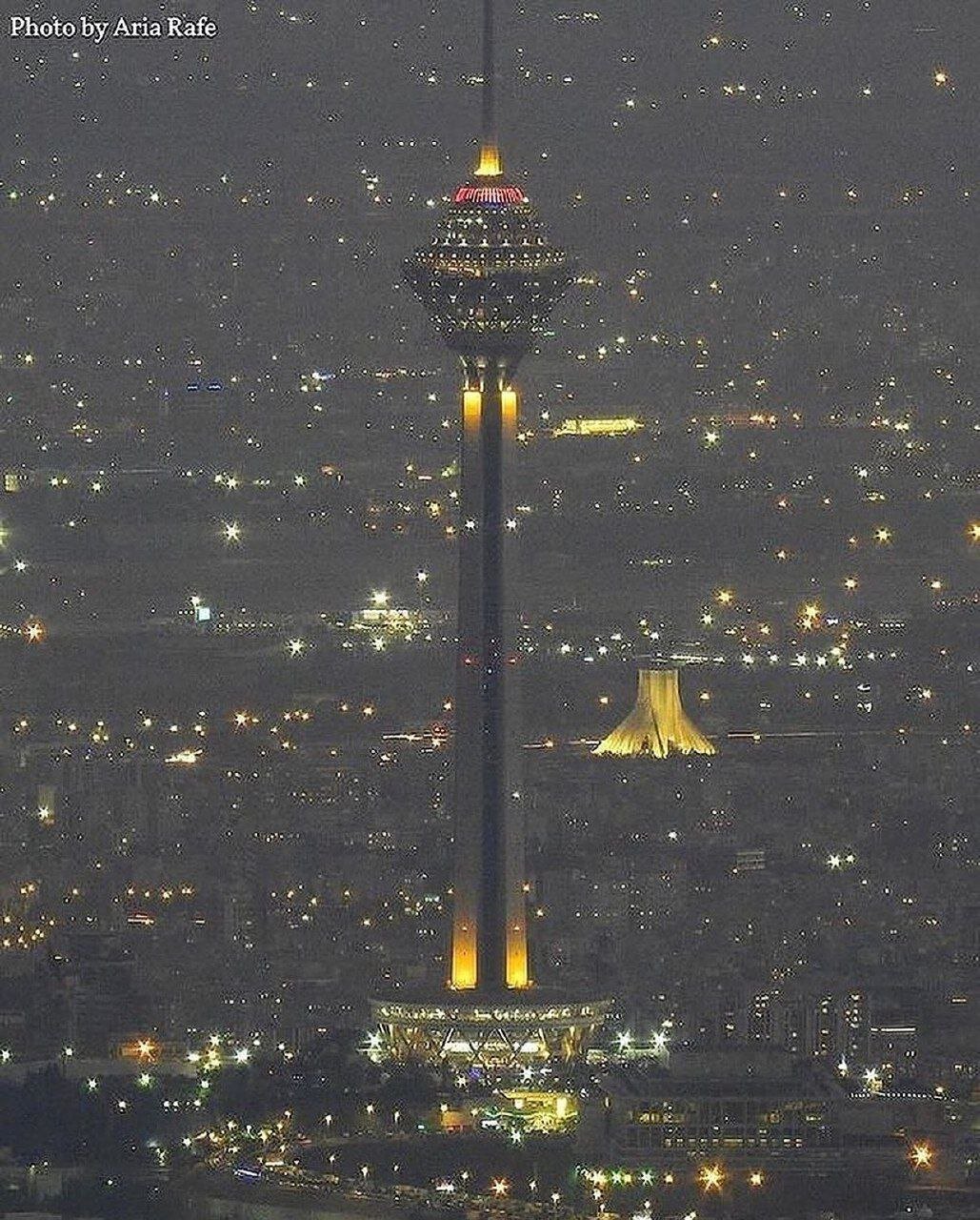 تصویری بینظیر از ۲ برج بلند تهران در کنار هم | ببینید چگونه «میلاد» و «آزادی» در یک قاب میدرخشند!