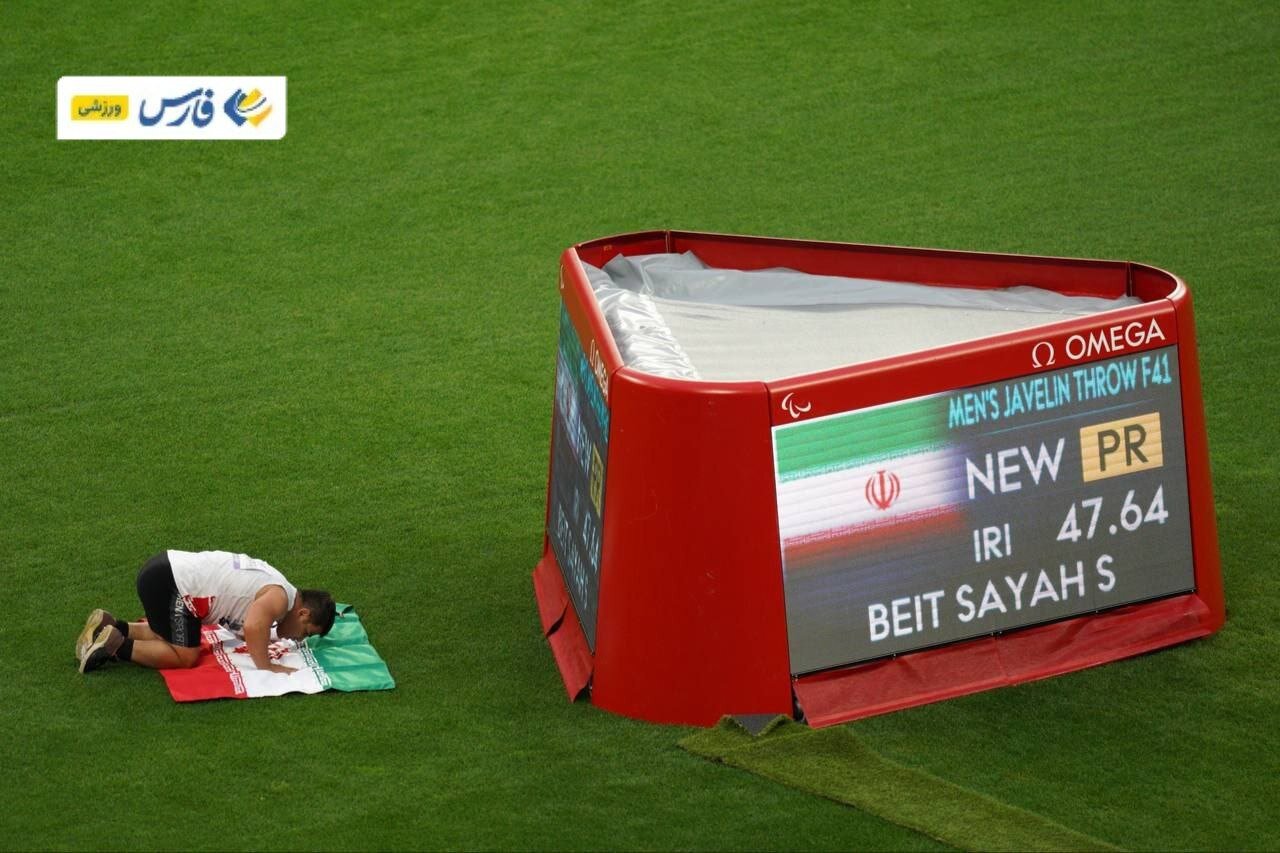 تصویر خاص از سجدۀ شکر صادق بیتسیاح پس از کسب مدال طلا + فیلم