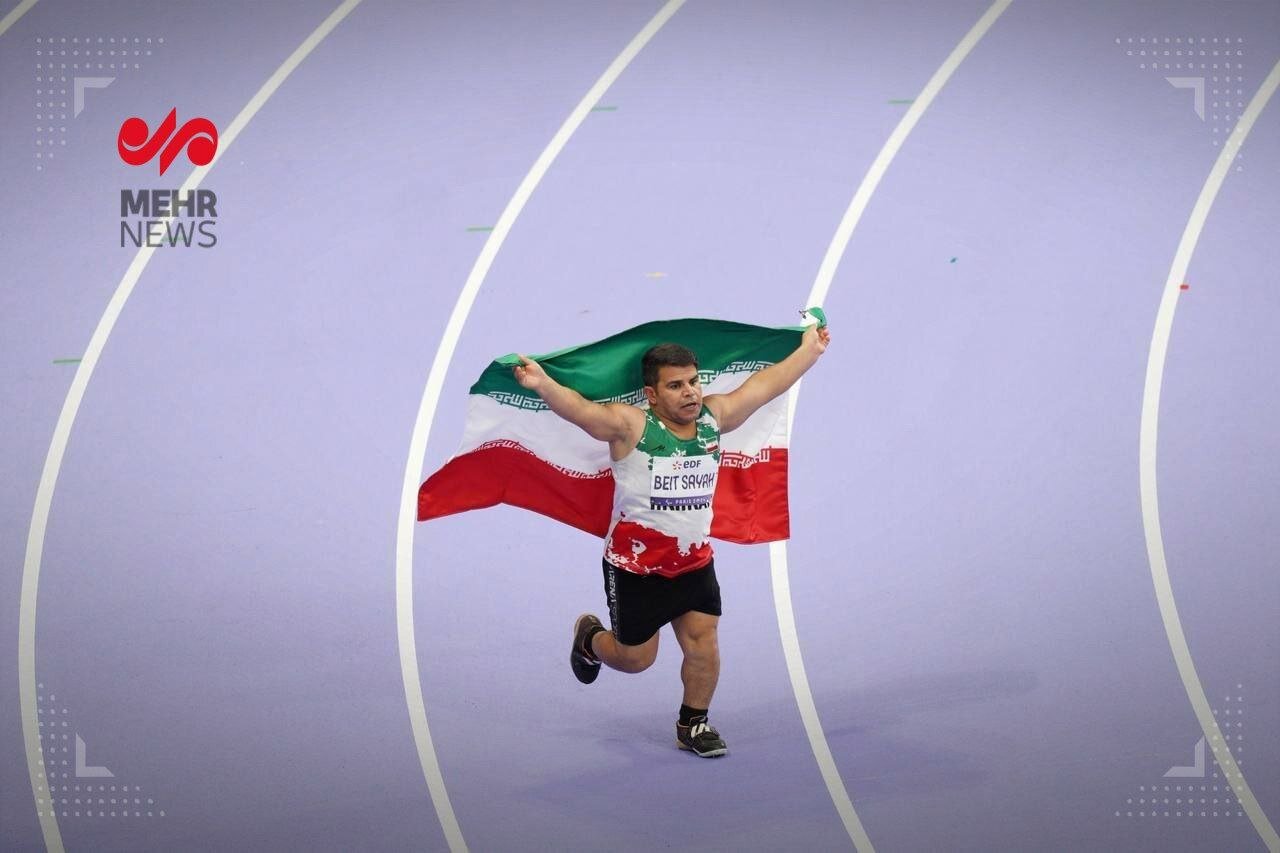 تصویر خاص از سجدۀ شکر صادق بیتسیاح پس از کسب مدال طلا + فیلم