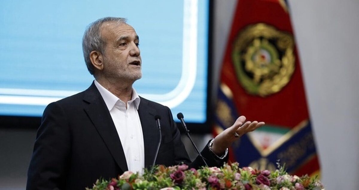 گزارش یوسف سلامی از شنیده شدن صدای آژیر در محل سخنرانی پزشکیان | ویدئو پزشکیان