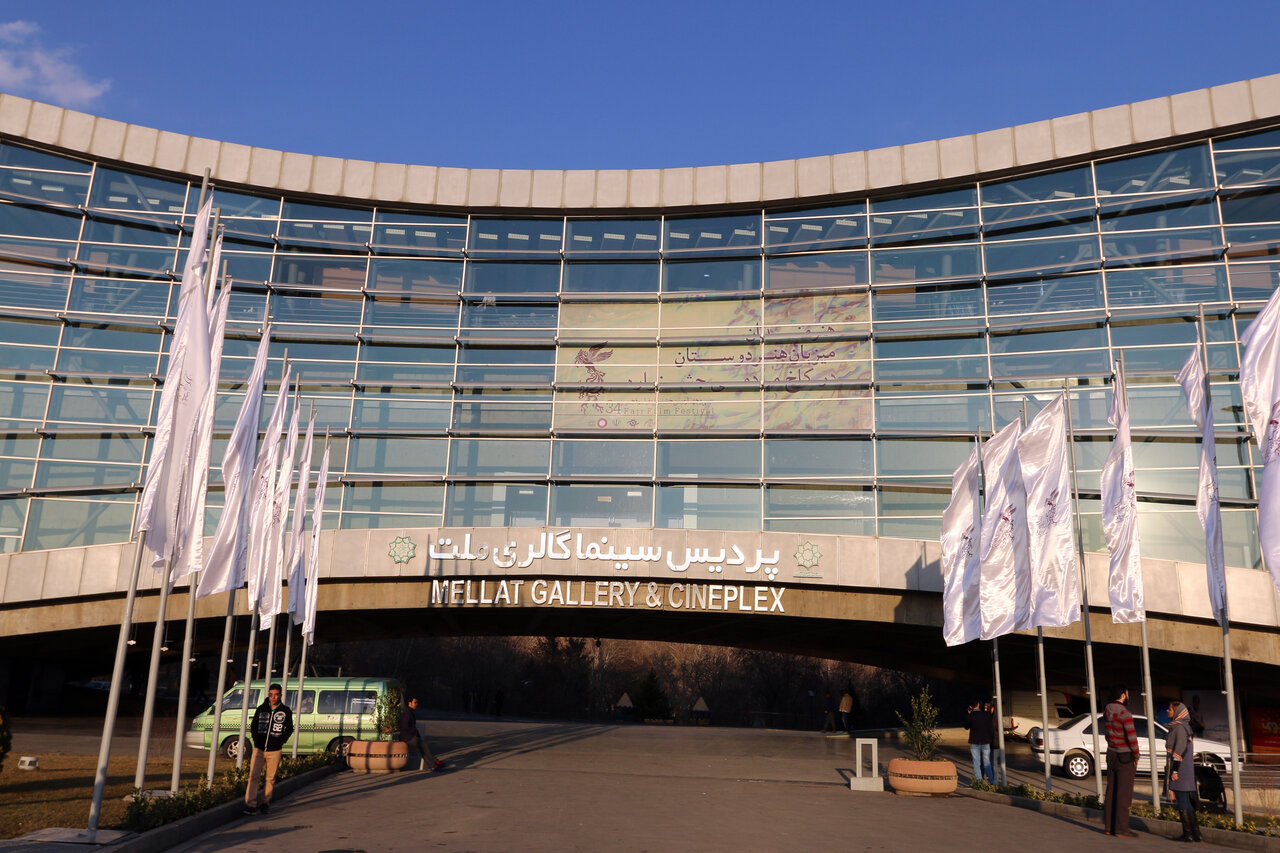 تماشای فیلم به صرف خرید و گشتوگذار