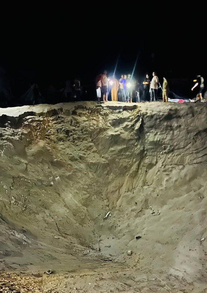 تصاویری از حفرههای ۹ متری بعد از بمباران خان یونس | ویدئو