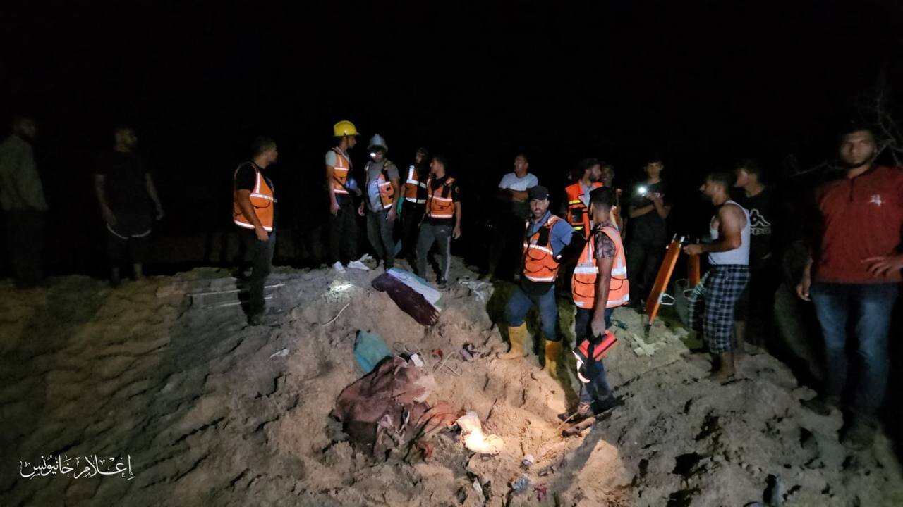 تصاویری از حفرههای ۹ متری بعد از بمباران خان یونس | ویدئو