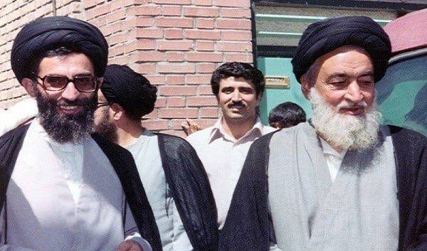 تصویری از شهید محراب در کنار حضرت آیتالله خامنهای در دهه ۶۰