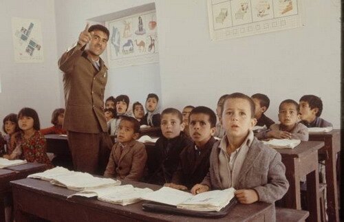 طرح مسئله لاینحل و تنبیه بدنی یکساعته همه دانشآموزان کلاس