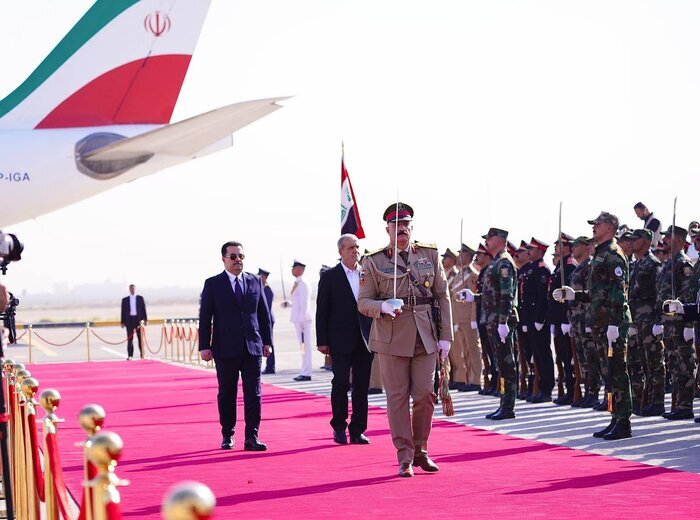 استقبال گرم نخست وزیر از رئیس جمهور + تصاویر | پزشکیان و السودانی از یگان تشریفات سان دیدند