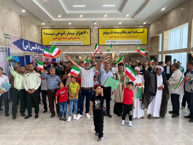 گریه شدید پدر بیت سیاح در فرودگاه خوزستان | اتفاقی جالب بعد از رسیدن بیت سیاح به زادگاهش