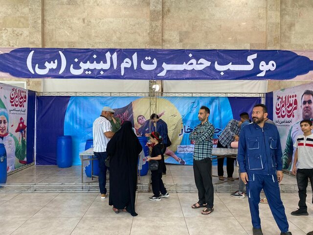 گریه شدید پدر بیت سیاح در فرودگاه خوزستان | اتفاقی جالب بعد از رسیدن بیت سیاح به زادگاهش