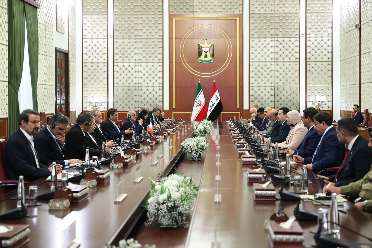 سفر تاریخساز به عراق ؛ ۱۴ سند همکاری امضا شد | نیازمند اجرای تفاهمنامههای همکاری امنیتی هستیم | برادران ایرانی به ما کمک گستردهای کردند