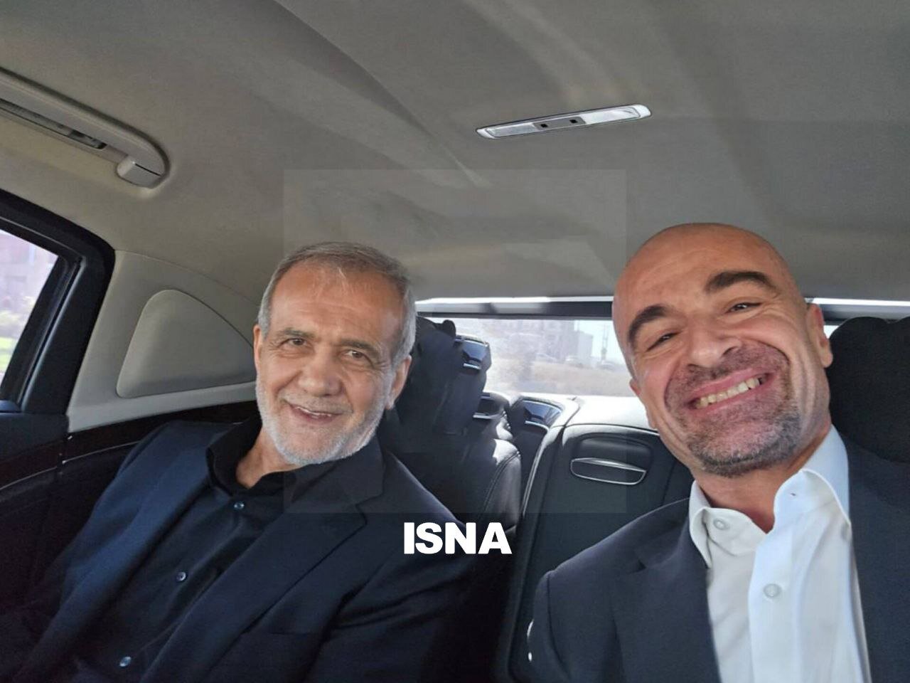 سلفی بافل طالبانی با مسعود پزشکیان در خودرو + عکس سلفی بافل طالبانی با مسعود پزشکیان