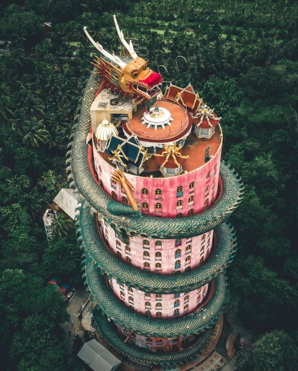 ماجراجوییهای بامزه معماران | نمای عجیب هتل سبدی آمریکا