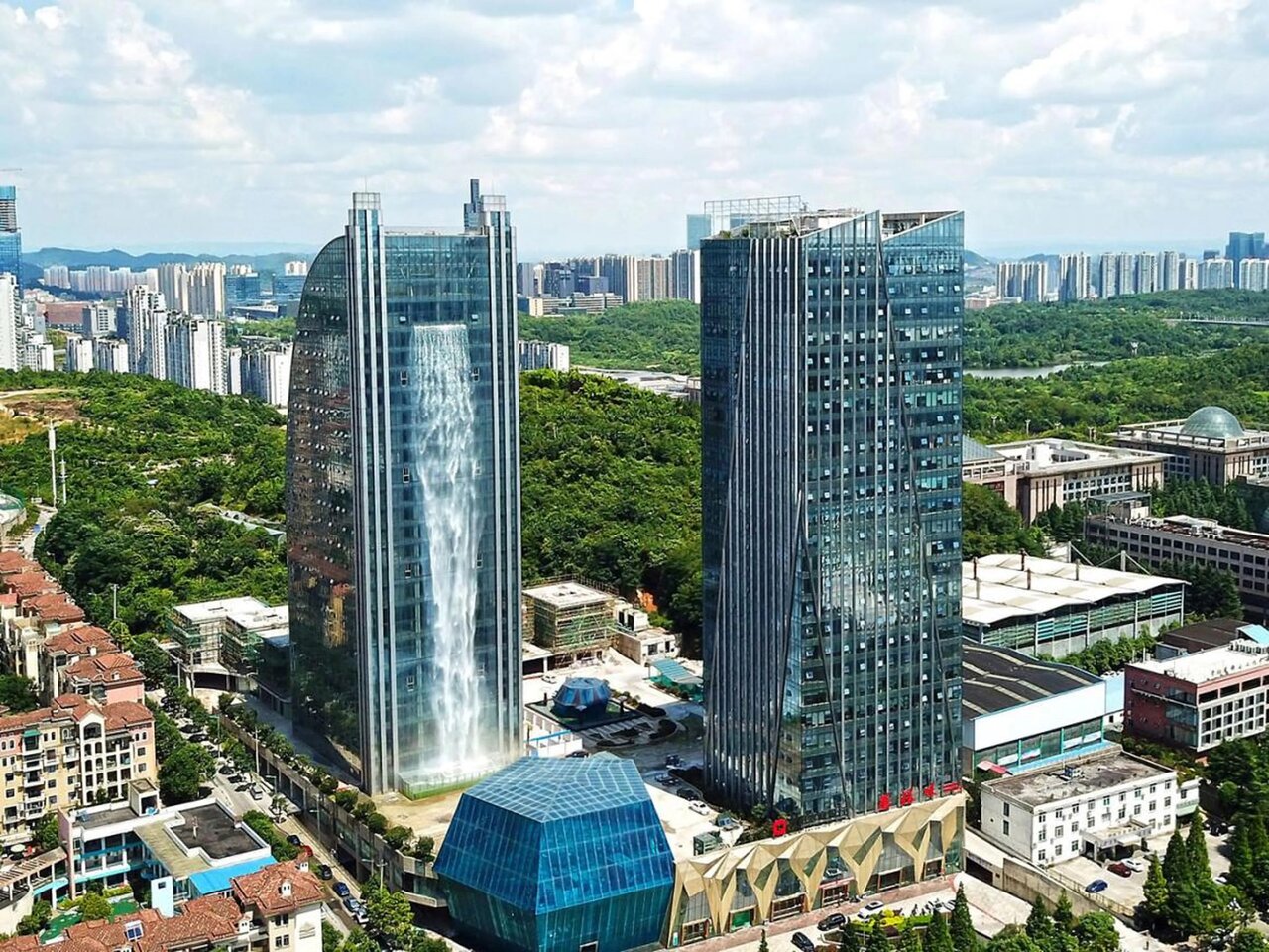 ماجراجوییهای بامزه معماران | نمای عجیب هتل سبدی آمریکا