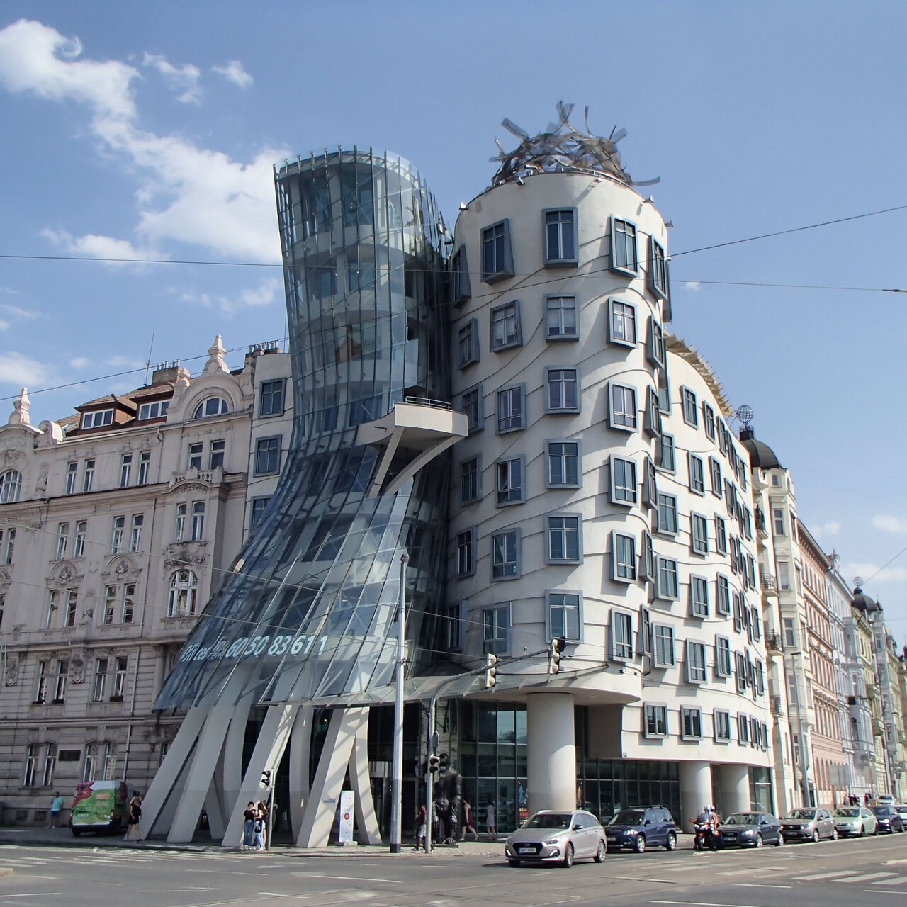 ماجراجوییهای بامزه معماران | نمای عجیب هتل سبدی آمریکا