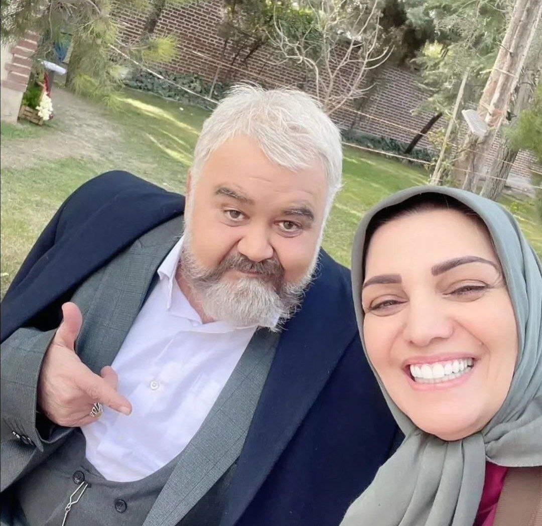 رونمایی اکبر عبدی از مدل جدید ریشهایش در سلفی با الهام پاوهنژاد | عکس