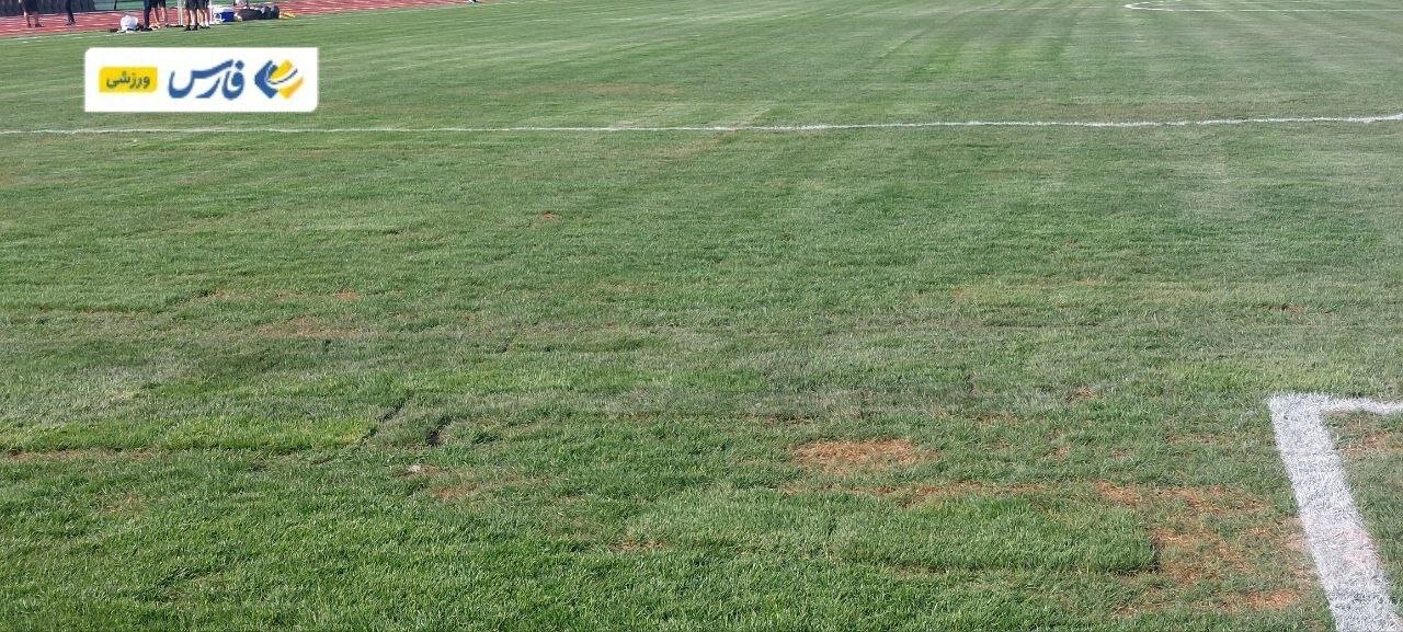تصاویری از ناهمواریهای زمین چمن ورزشگاه شهرقدس؛ یک روز پیش از بازی استقلال و الغرافه